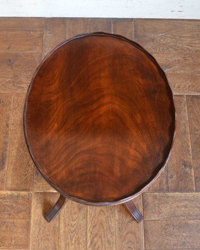 アンティークのテーブル アンティーク家具 英国のアンティーク家具、4本脚のティーテーブル(オケージョナルテーブル)。いろいろ便利に使えます。(k-1883-f)