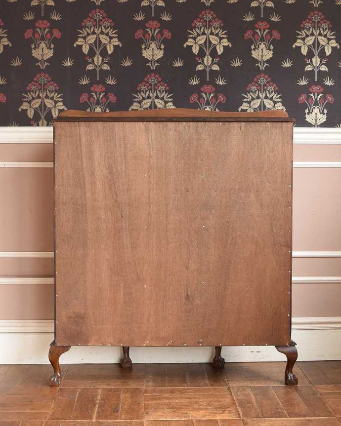 アンティークのキャビネット　アンティーク家具　美しいガラス扉のアンティーク家具、英国ガラスキャビネット（飾り棚）。実は後ろから見てもキレイなんです。(k-1889-f)