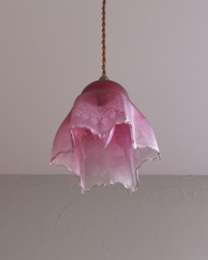 ペンダントライト　照明・ライティング　おしゃれなアンティークガラスシェードの照明器具（コード・シャンデリア電球・ギャラリーなし）。あたたかい光がお部屋を包み込みます。(k-1895-z)