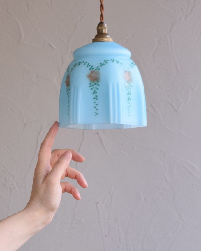 ペンダントライト　照明・ライティング　薔薇のガーランドが可愛いアンティークペンダントライト（コード・シャンデリア電球・ギャラリーなし）。※こちらのシェードのみは販売していません。(k-1897-z)