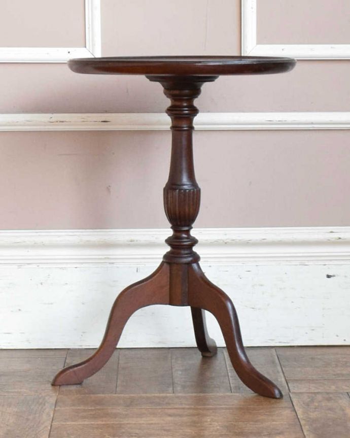アンティークのテーブル　アンティーク家具　持ち運び便利！ラクラク運べるティーテーブル。横から見てもステキ横から見るとこんな感じ。(k-1899-f)