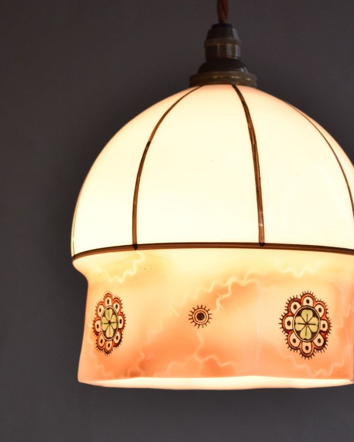 ペンダントライト 照明・ライティング 海外らしいデザインのアンティークペンダントライト(コード・シャンデリア電球・ギャラリーなし)。シェードから漏れる光に癒されます。(k-1900-z)