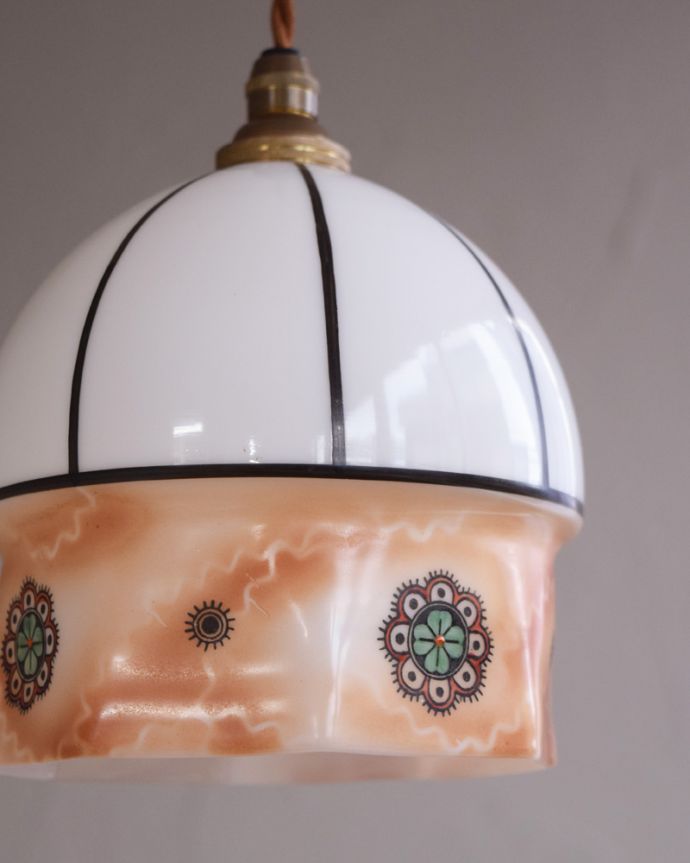 ペンダントライト 照明・ライティング 海外らしいデザインのアンティークペンダントライト(コード・シャンデリア電球・ギャラリーなし)。シェードは、アンティークのため、誤差があったり、キズ、汚れが入っている場合もあります。(k-1900-z)