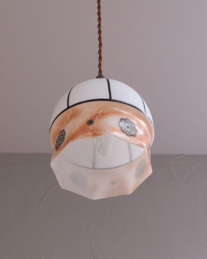 ペンダントライト 照明・ライティング 海外らしいデザインのアンティークペンダントライト(コード・シャンデリア電球・ギャラリーなし)。あたたかい光がお部屋を包み込みます。(k-1900-z)