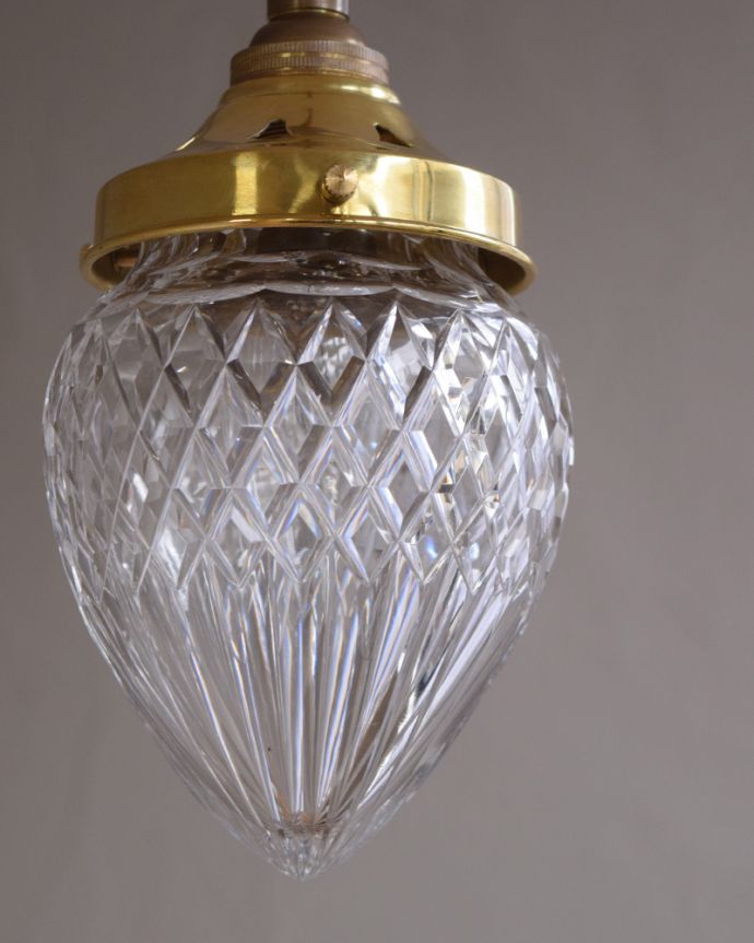 ペンダントライト 照明・ライティング お花のツボミのようなシルエットアンティークペンダントライト(コード・シャンデリア電球・ギャラリーD付き)。シェードは、アンティークのため、誤差があったり、キズ、汚れが入っている場合もあります。(k-1901-z)