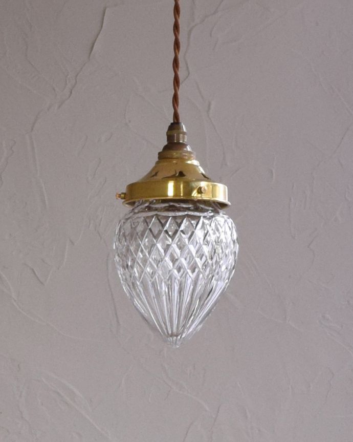 ペンダントライト 照明・ライティング お花のツボミのようなシルエットアンティークペンダントライト(コード・シャンデリア電球・ギャラリーD付き)。【 シェードのサイズ 】直径9.5×高さ14.5cmコードは50、80cm以外にも、ご希望の長さで加工してお届けします。(k-1901-z)