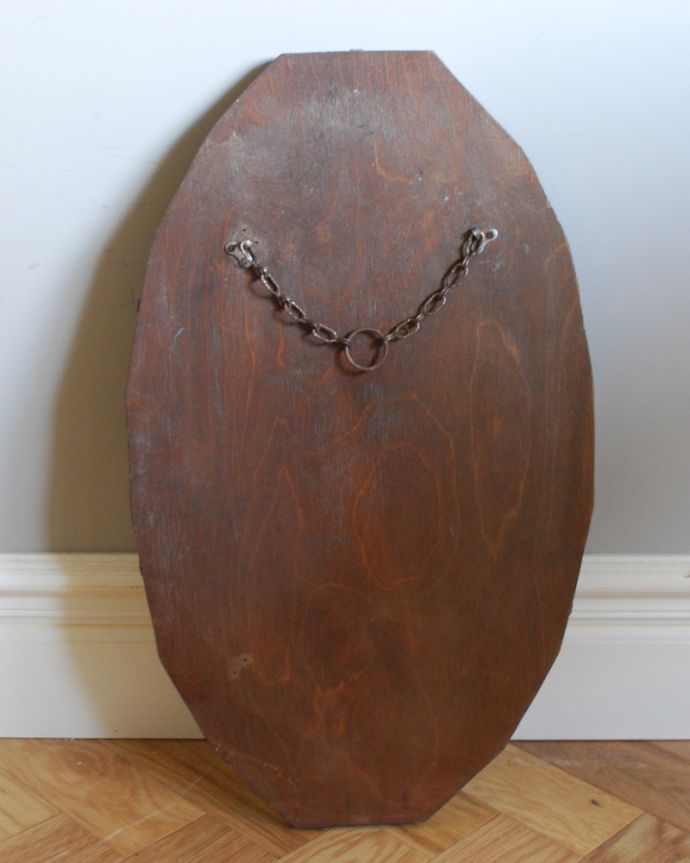 アンティーク カッティングミラー　アンティーク雑貨　縁どりのカッティングが綺麗なオーバル型のアンティークミラー（壁掛け鏡）。壁に取り付けられるように金具が付いています。(k-1902-z)