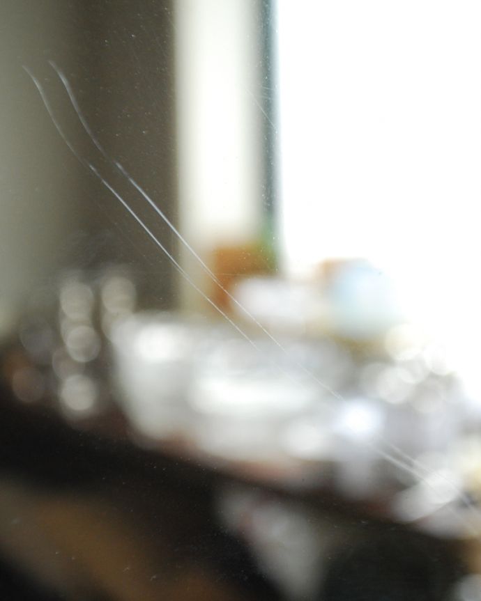 アンティーク ミラー（鏡）　アンティーク雑貨　キラッと輝くカッティングが美しい、オーバル型のアンティーク　ミラー。※アンティークは新品ではないので、経年変化によるキズはありますが、専門の職人によって目立たないようにキレイにお直しをしています。(k-1903-z)