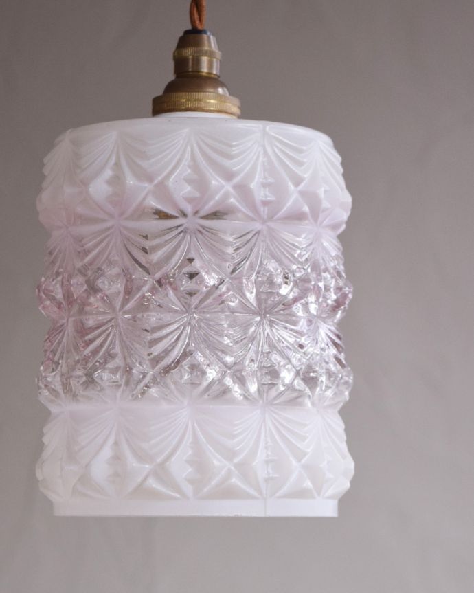 ペンダントライト　照明・ライティング　シャンデリアのような美しさ・・・アンティークペンダントライト（コード・シャンデリア球・白リング２枚付き）。。(k-1917-z)