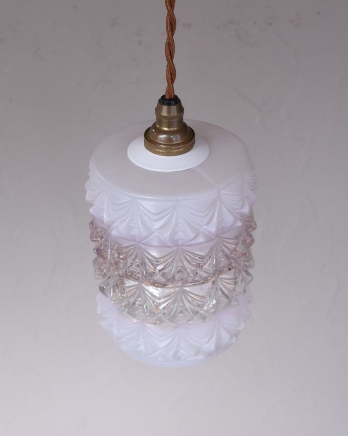 ペンダントライト　照明・ライティング　シャンデリアのような美しさ・・・アンティークペンダントライト（コード・シャンデリア球・白リング２枚付き）。上から見るとこんな感じです。(k-1917-z)