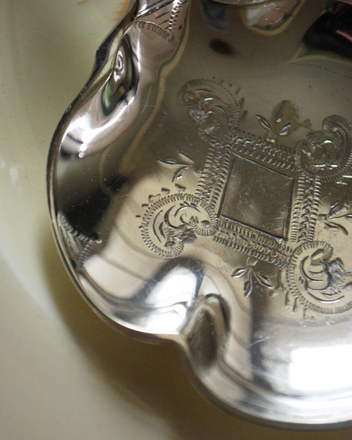 アンティーク シルバー製 アンティーク雑貨 英国から届いた銀食器、アンティークのシルバースプーン(サーバースプーン)。アンティークなので多少のキズ・汚れがある場合があります。(k-1931-z)