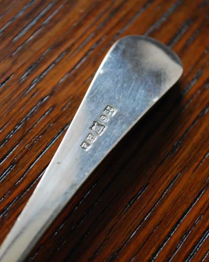 アンティーク シルバー製 アンティーク雑貨 英国から届いた銀食器、アンティークのシルバースプーン(サーバースプーン)。調印が入っています。(k-1931-z)