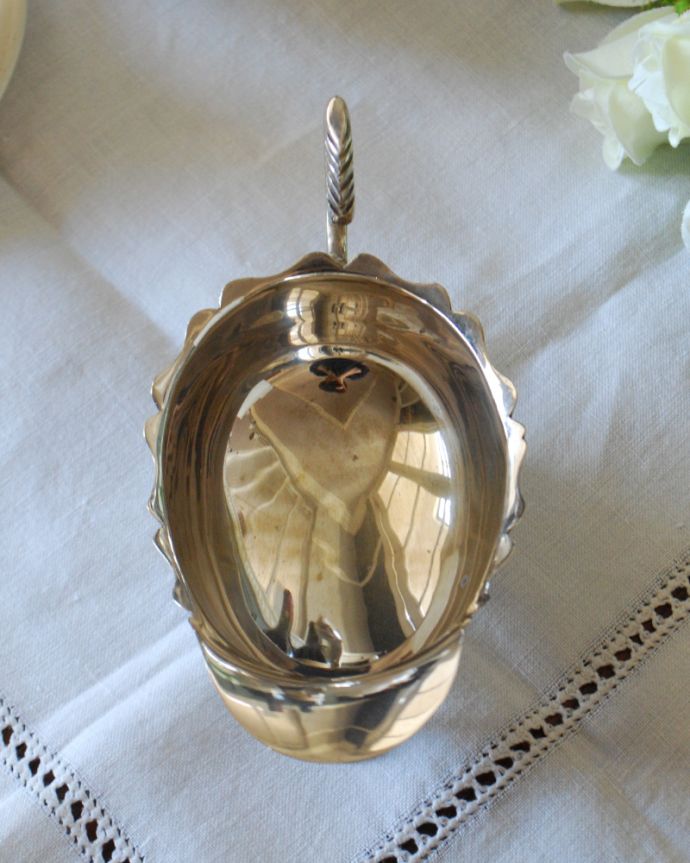 アンティーク シルバー製 アンティーク雑貨 英国の銀食器、シルバープレートのアンティーソースボート。上から見た感じです。(k-1948-z)