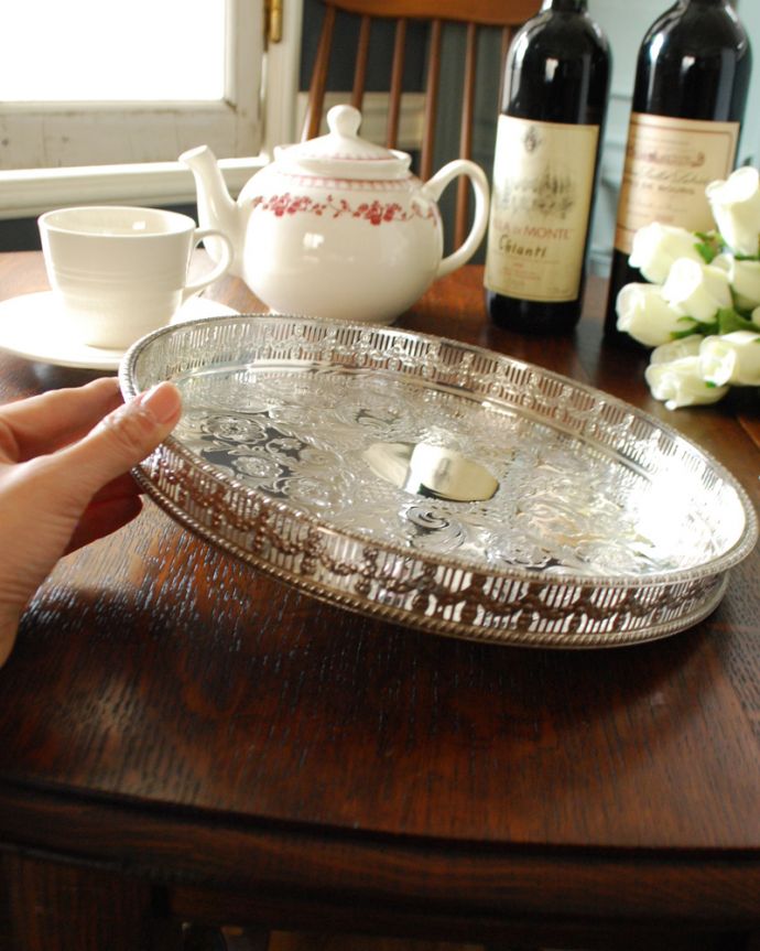 アンティーク シルバー製　アンティーク雑貨　繊細な英国アンティーク、本格派のシルバートレイ。デイリーに使える便利なアイテムです。(k-1963-z)