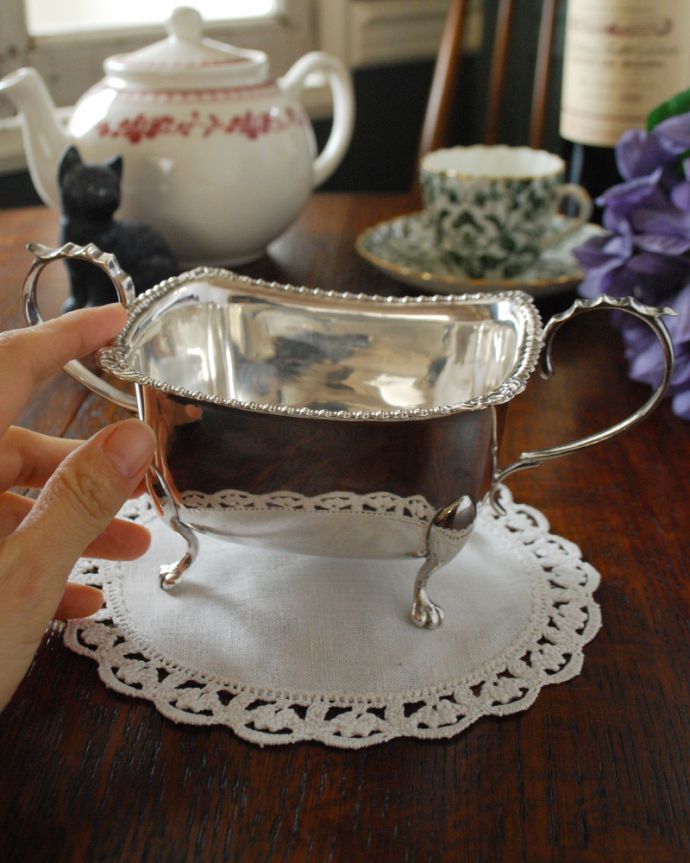 アンティーク シルバー製　アンティーク雑貨　英国輸入の銀食器、アンティークシルバーのシュガーポット。お家で優雅なアフタヌーンティーを味わえるアイテムです。(k-1976-z)