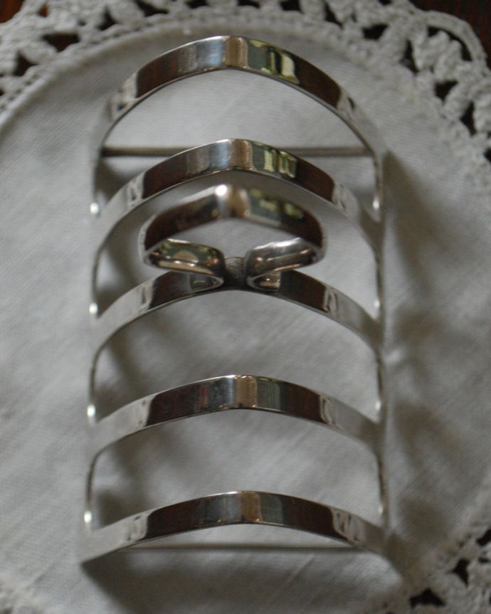 イギリスアンティーク　ブレッドスタンド　シルバープレート 英国の銀食器、アンティークシルバーのブレッドスタンド（トースト