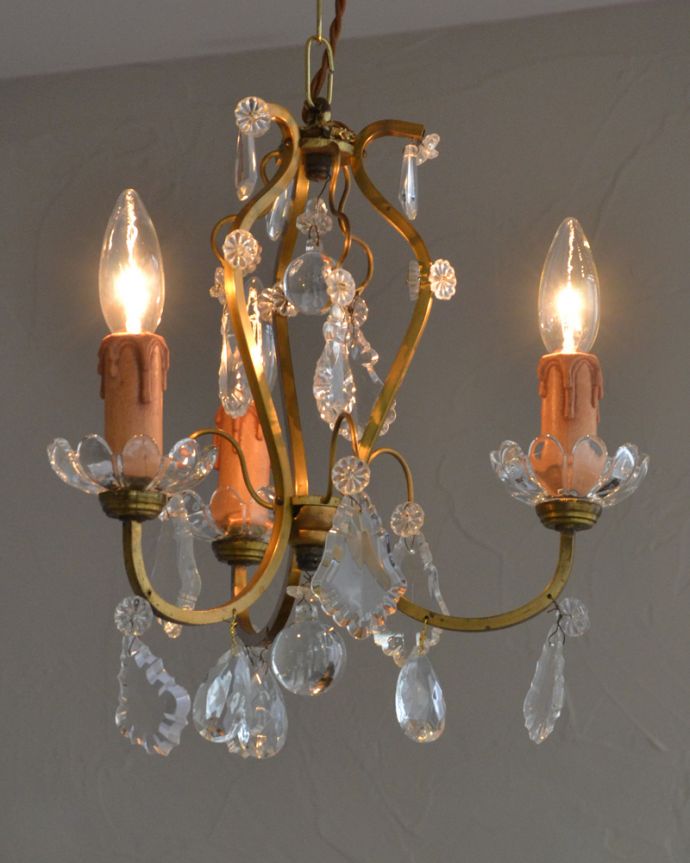 シャンデリア 照明・ライティング フランスで見つけたアンティークシャンデリア(3灯)(E17シャンデリア球付) 。灯りが灯るとさらにゴージャスな雰囲気になります。(k-1997-z)