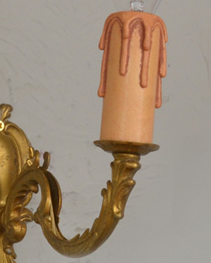 壁付けブラケット　照明・ライティング　真鍮のアンティークブラケット、１灯タイプのウォールランプ（Ｅ17シャンデリア球付）。※シェードのみの販売はしていません。(k-2004-z)