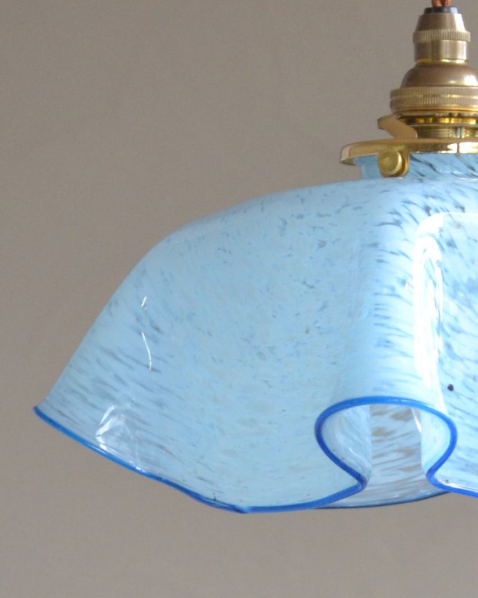 ペンダントライト 照明・ライティング マーブル模様がキレイなアンティーク シェード(コード・シャンデリア電球・ギャラリーA付き)。シェードは、アンティークのため、誤差があったり、キズ、汚れが入っている場合もあります。(k-2016-z)