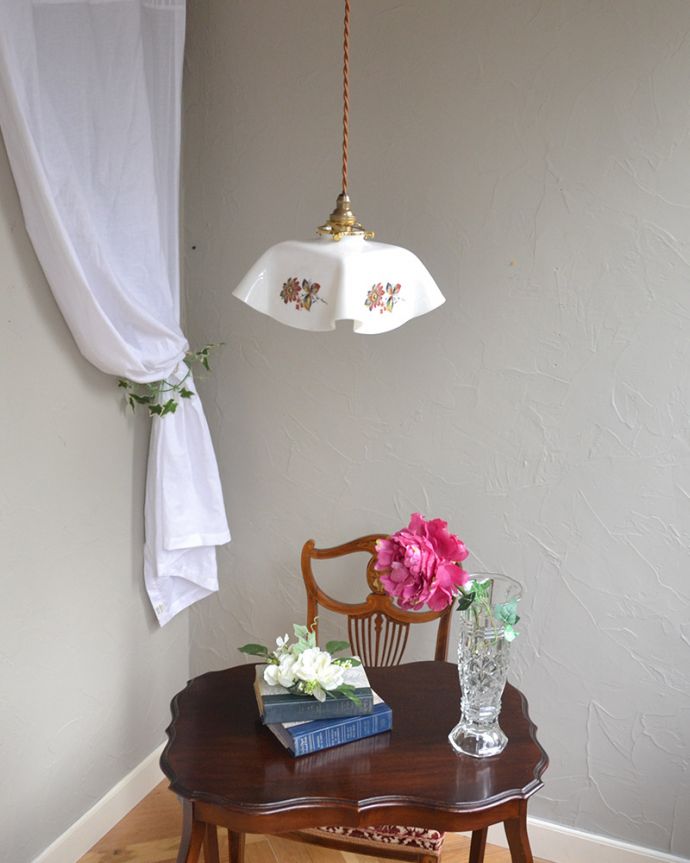 ペンダントライト　照明・ライティング　オリエンタルな色合いのアンティーク　シェード（コード・シャンデリア電球・ギャラリーA付き）。あたたかい光がお部屋を包み込みます。(k-2017-z)