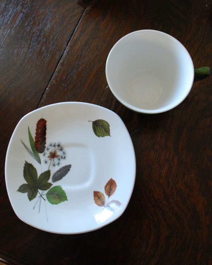 アンティーク 陶磁器の雑貨 アンティーク雑貨 ミッドウィンター社のシックなアンティークカップ&ソーサー(RIVERSIDE)。アンティークなので多少のキズ・汚れがある場合があります。(k-2019-z)