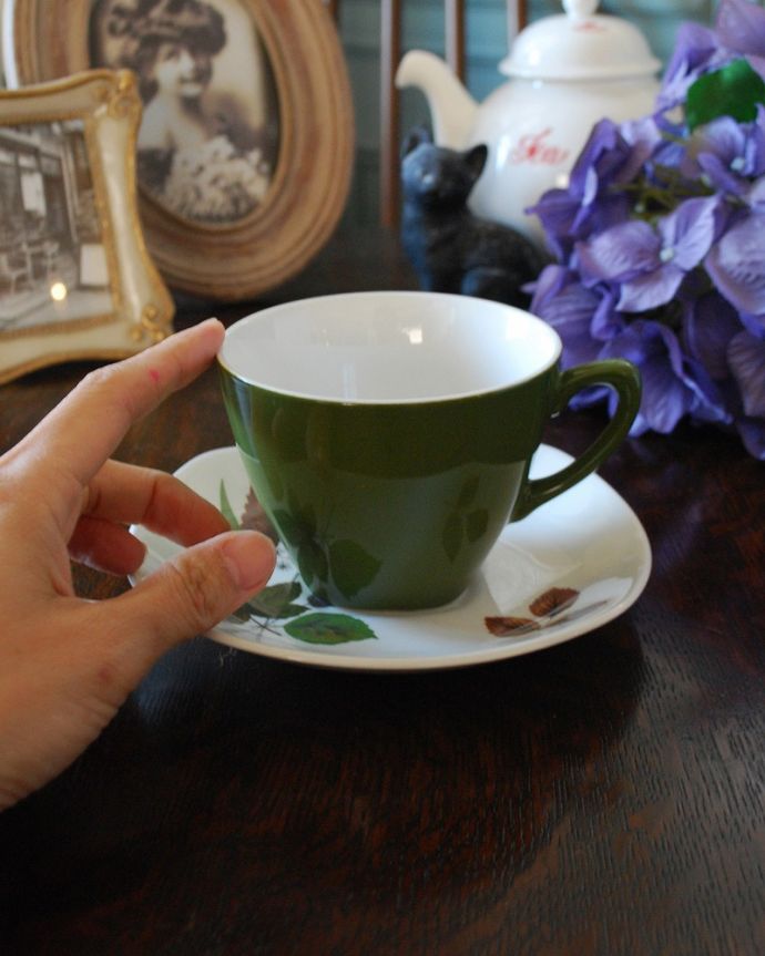 アンティーク 陶磁器の雑貨 アンティーク雑貨 ミッドウィンター社のシックなアンティークカップ&ソーサー(RIVERSIDE)。お茶の時間も楽しみになります。(k-2019-z)