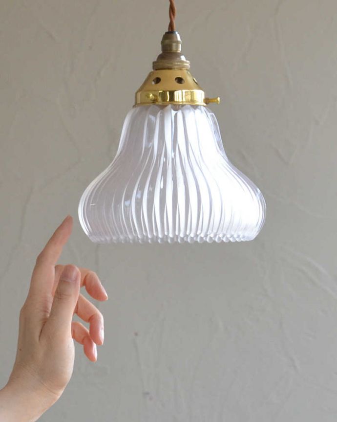 ペンダントライト　照明・ライティング　丸みのある可愛いデザイン、アンティークペンダントライト（コード・シャンデリア電球・ギャラリーD付き）。※こちらのシェードのみは販売していません。(k-2035-z)