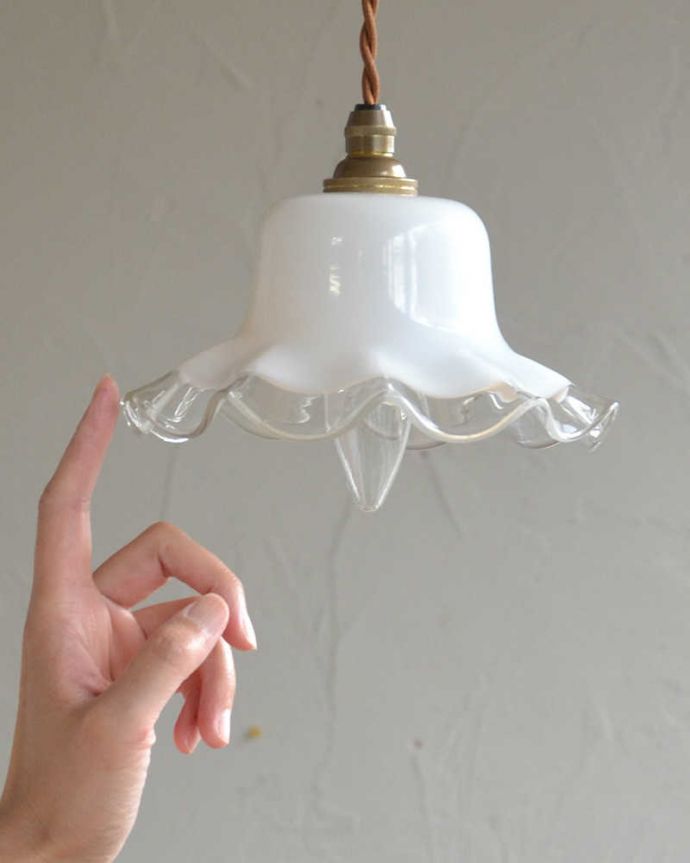 ペンダントライト 照明・ライティング ツートーンのアンティークガラスのペンダントライト(コード・シャンデリア電球・ギャラリーなし)。※こちらのシェードのみは販売していません。(k-2037-z)