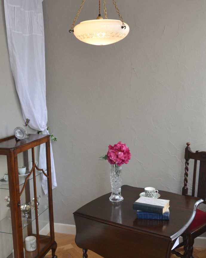 シャンデリア　照明・ライティング　切子グラスのようなデザインのイギリス輸入のアンティークハンギングボウル（Ｅ26球付）。お部屋の主役になるほどの存在感です。(k-2056-z)