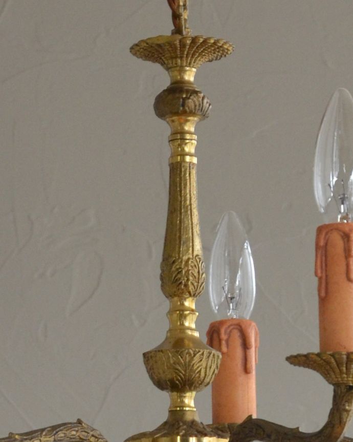 シャンデリア 照明・ライティング 上品な真鍮製シャンデリア、イギリスで見つけたアンティーク照明(5灯)(E17シャンデリア球付)。たっぷり付いたガラスのアクセサリーのゆらめきがロマンチックです。(k-2059-z)