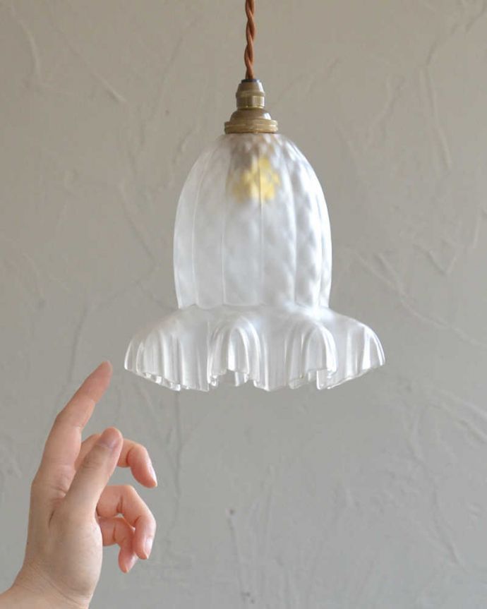 ペンダントライト　照明・ライティング　英国のガラスのアンティークペンダントライト（コード・シャンデリア球・ギャラリーなし）。※こちらのシェードのみは販売していません。(k-2067-z)