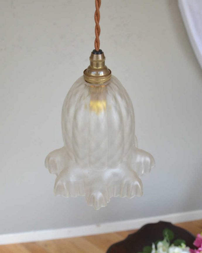 ペンダントライト　照明・ライティング　英国のガラスのアンティークペンダントライト（コード・シャンデリア球・ギャラリーなし）。コードは50、80cm以外にも、ご希望の長さで加工してお届けします。(k-2067-z)