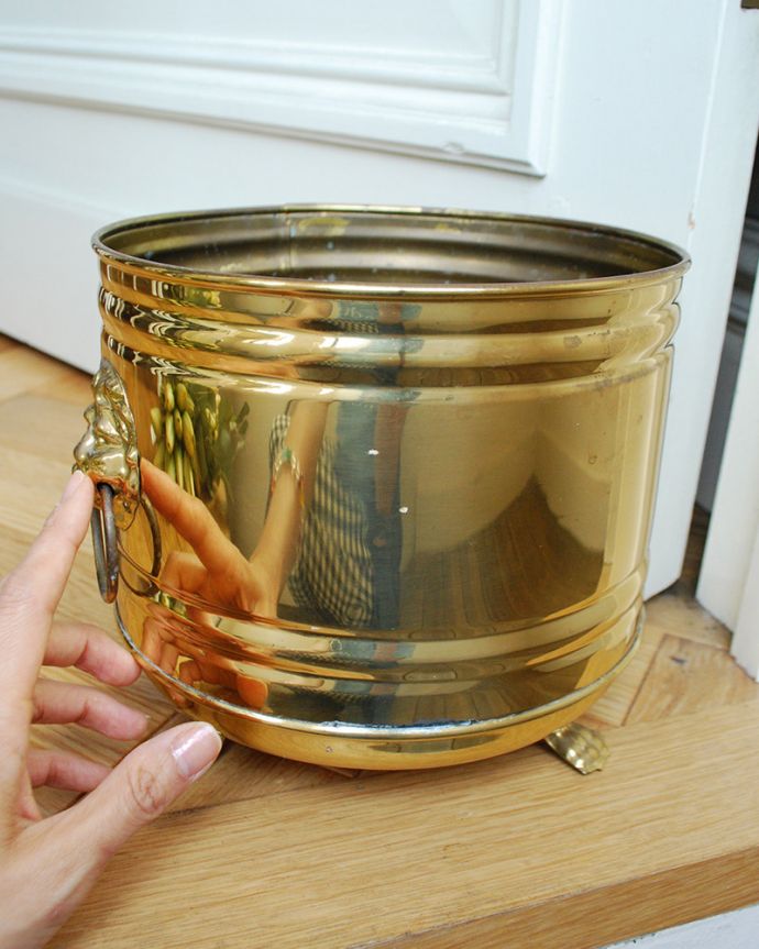 アンティーク 真鍮の雑貨　アンティーク雑貨　英国輸入のアンティーク雑貨、真鍮製のプランツカバー（ライオン）。植物のポットを入れたり、ドライフラワーを入れてお使い下さい。(k-2073-z)