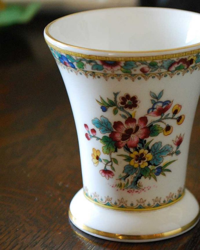テーブルウェア(食器)　アンティーク雑貨　COALPORT（コールポート）のアンティークフラワーベース、MING ROSE（ミングローズ）。はっきりとした色使いが美しく、華やかです。(k-2090-z)