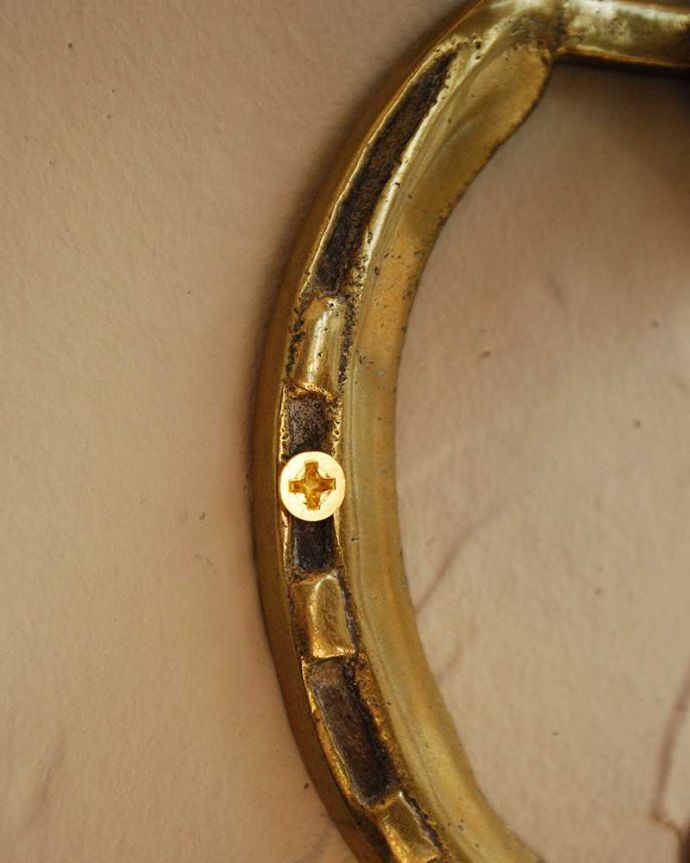 シルバーのテーブルウェア アンティーク雑貨 英国輸入のアンティーク雑貨、馬蹄形モチーフの真鍮製ドアベル。市販のネジで固定してください。(k-2116-z)