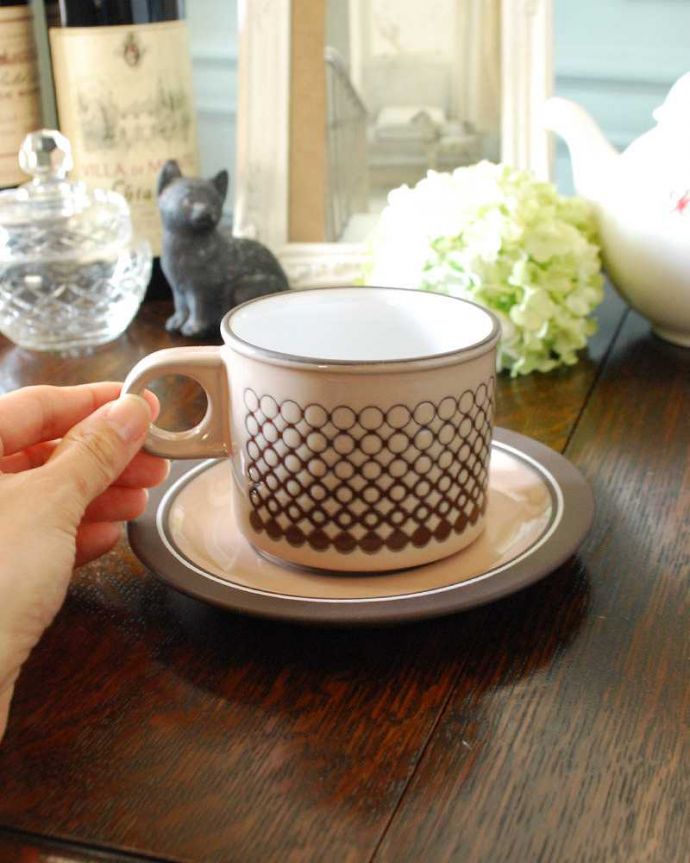 Hornsea（ホーンジー）　アンティーク雑貨　ホーンジー社、HORNSEA CORAL 「コーラル」シリーズ、カップ＆ソーサーセット。お茶の時間も楽しみになります。(k-2120-z)