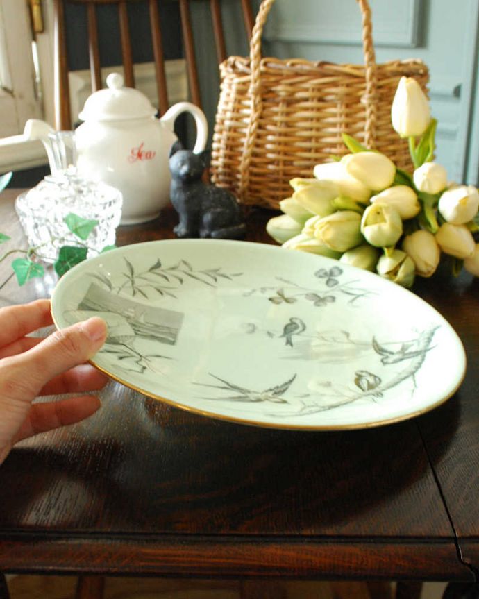 アンティーク 陶磁器の雑貨　アンティーク雑貨　爽やかなミントグリーンが美しい英国輸入のアンティークプレート（24cm）。テーブルを華やかに彩ります。(k-2151-z)