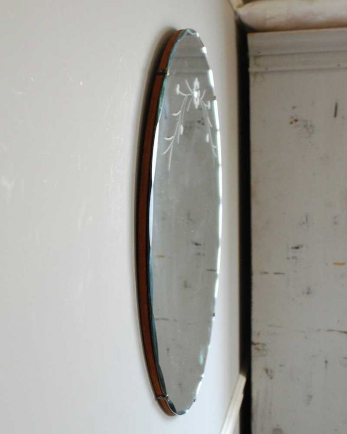 アンティーク ミラー（鏡）　アンティーク雑貨　お花とリーフ模様がポイント、英国からのアンティークカッティングミラー。アンティークのミラーは重みがあります。(k-2186-z)