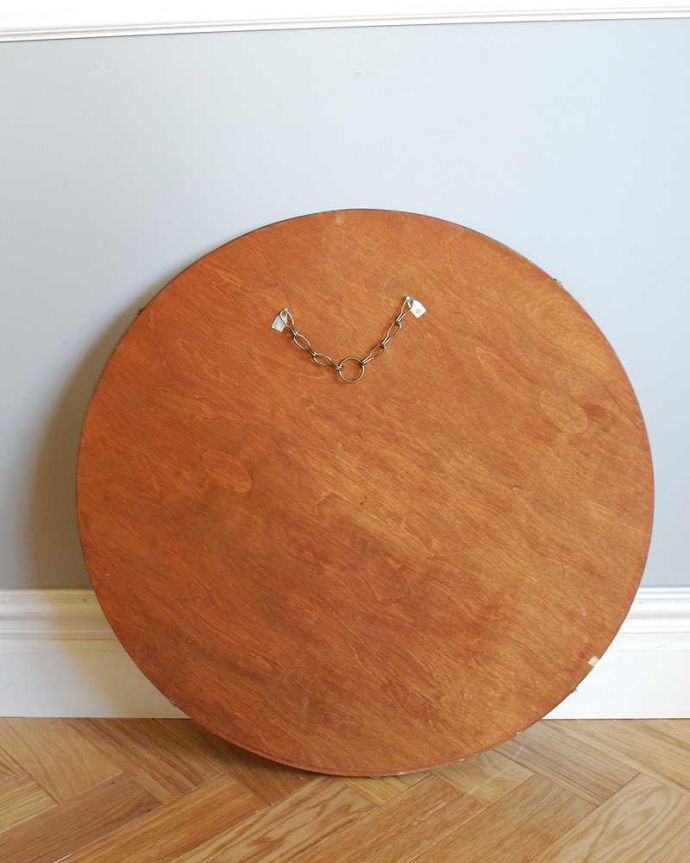 アンティーク ミラー（鏡）　アンティーク雑貨　お花とリーフ模様がポイント、英国からのアンティークカッティングミラー。壁に取り付けられるように金具が付いています。(k-2186-z)