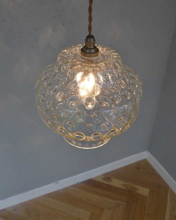 ペンダントライト　照明・ライティング　英国アンティーク照明、宝石のように美しいペンダントライト（コード・シャンデリア電球・ギャラリーなし）。。(k-2187-z)