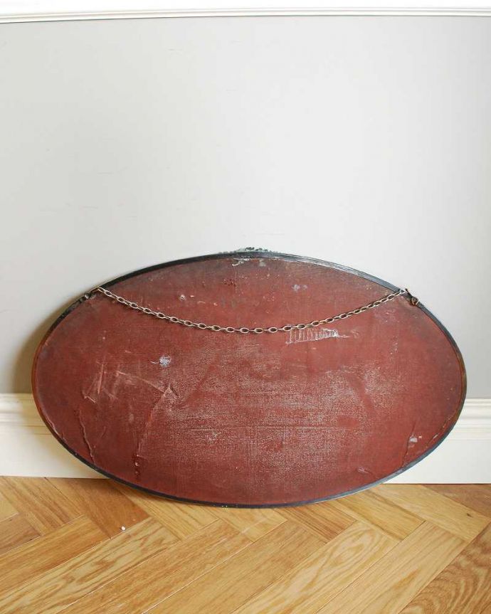 アンティーク ミラー(鏡) アンティーク雑貨 大人っぽいフレームが素敵なイギリス輸入のアンティークミラー。壁に取り付けられるように金具が付いています。(k-2206-z)