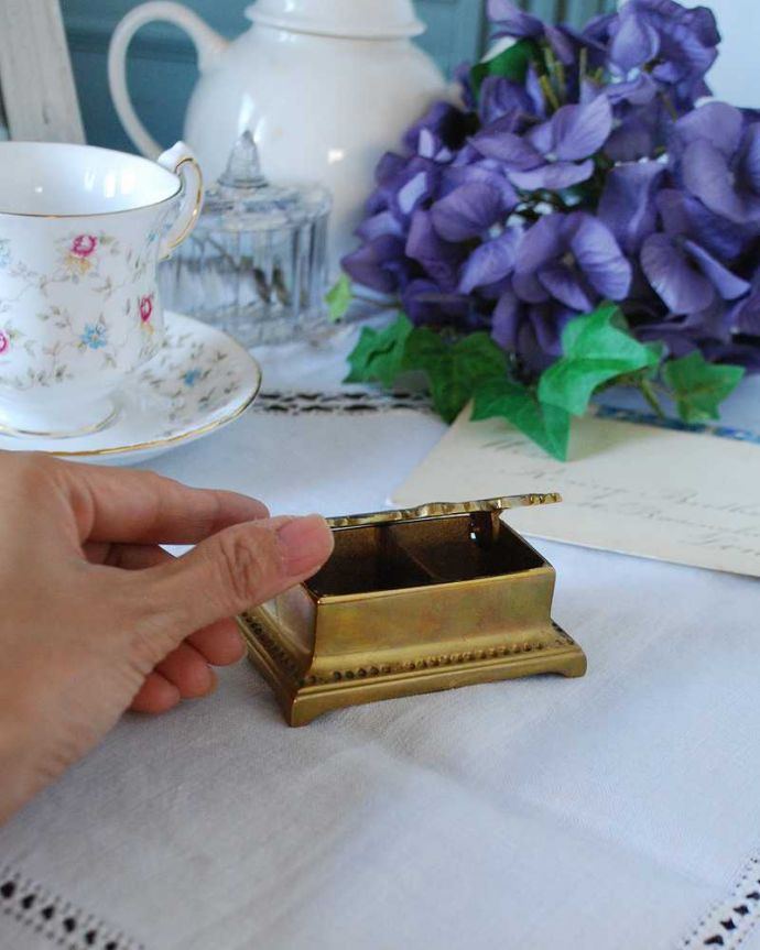 真鍮細工のアンティークのスタンプボックス（ブラス小物ケース）(k