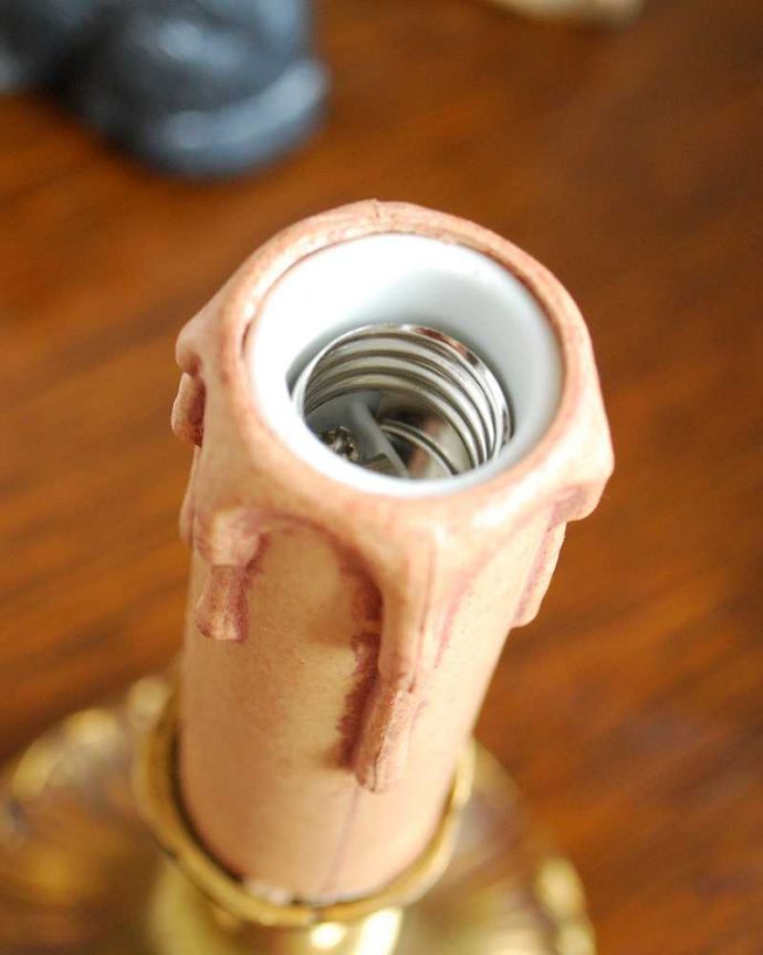 スタンドライト　照明・ライティング　イギリスから到着したアンティークのテーブルランプ、真鍮製スタンドライト(E17シャンデリア球付き)。しっかりオーバーホウルをしたので、ご安心下さい。(k-2247-z)