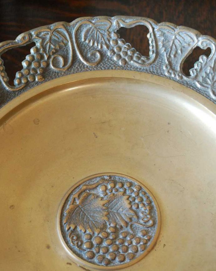 アンティーク 真鍮の雑貨　アンティーク雑貨　英国から届いたテーブルウェア　アンティークのコンポート。縁取りも美しいデザイン。(k-2249-z)