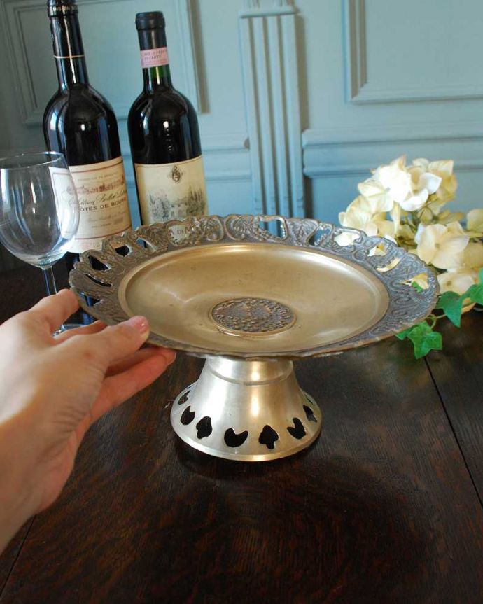 アンティーク 真鍮の雑貨　アンティーク雑貨　英国から届いたテーブルウェア　アンティークのコンポート。フルーツバスケットにしたり、ナプキンやコースター入れにもなります。(k-2249-z)