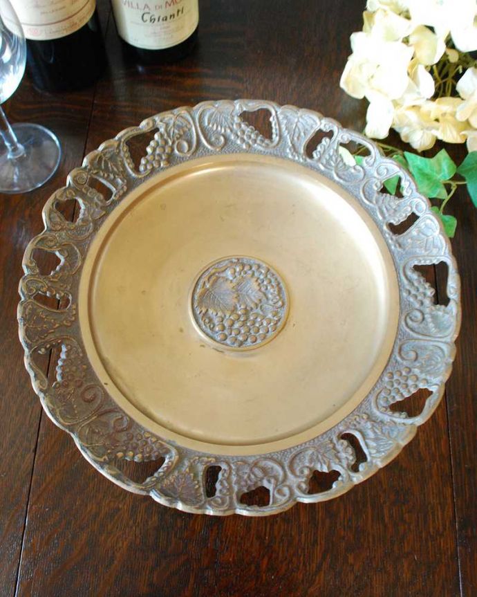 アンティーク 真鍮の雑貨　アンティーク雑貨　英国から届いたテーブルウェア　アンティークのコンポート。アンティークなので多少のキズ・汚れがある場合があります。(k-2249-z)