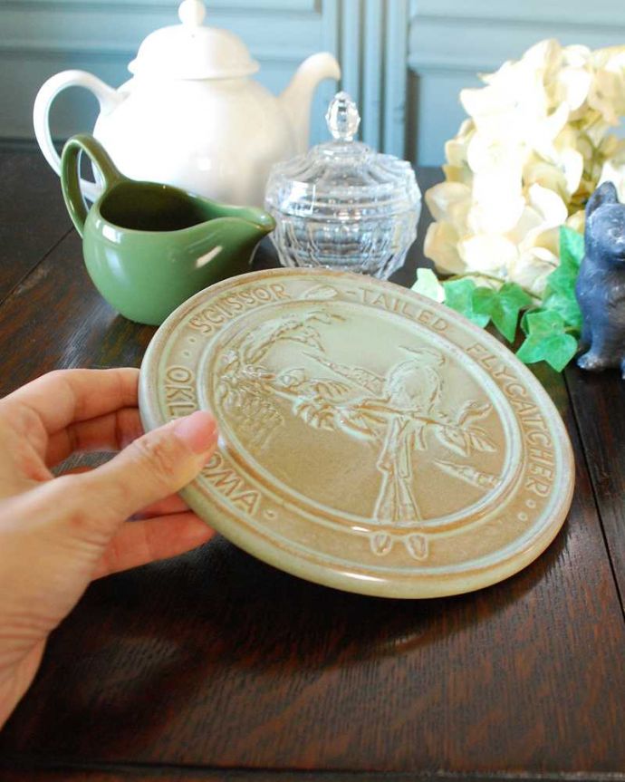 アンティーク 陶磁器の雑貨　アンティーク雑貨　キッチンで使えるアンティーク雑貨、陶器のトリベット(鍋敷き)（緑）。普段使いにもピッタリのサイズです！。(k-2252-z)