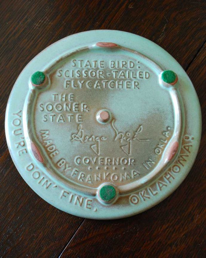 アンティーク 陶磁器の雑貨　アンティーク雑貨　キッチンで使えるアンティーク雑貨、陶器のトリベット(鍋敷き)（緑）。クッション材も残っていました。(k-2252-z)