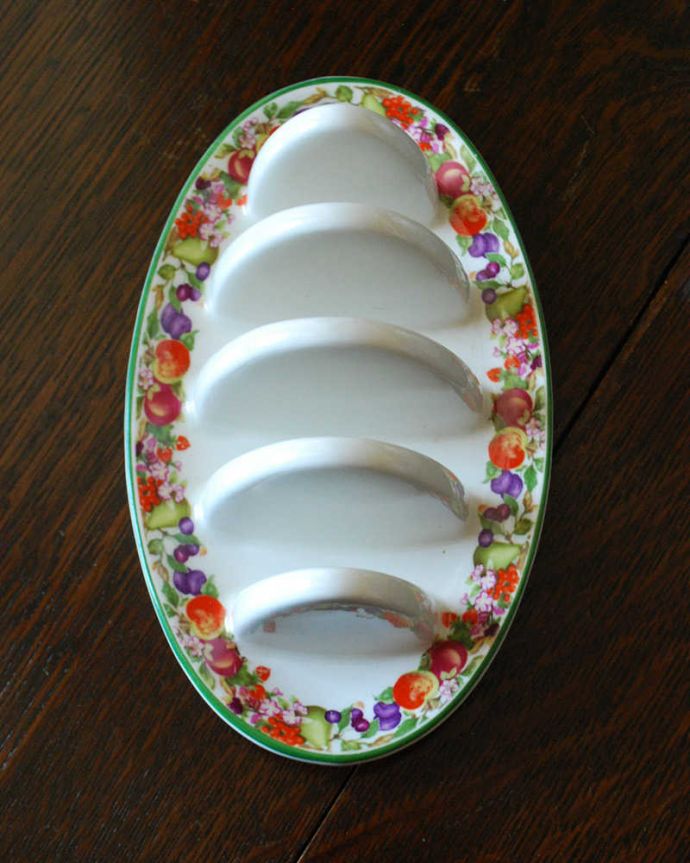 アンティーク 陶磁器の雑貨　アンティーク雑貨　英国から到着したアンティーク雑貨、陶器のトーストスタンド。アンティークなので多少のキズ・汚れがある場合があります。(k-2259-z)