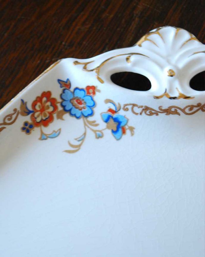 アンティーク 陶磁器の雑貨　アンティーク雑貨　イギリスで見つけたお宝、バーレイ社のアンティークプレート（1920ｓ）。ちょっぴりオリエンタルな上品で大人っぽいデザインです。(k-2271-z)